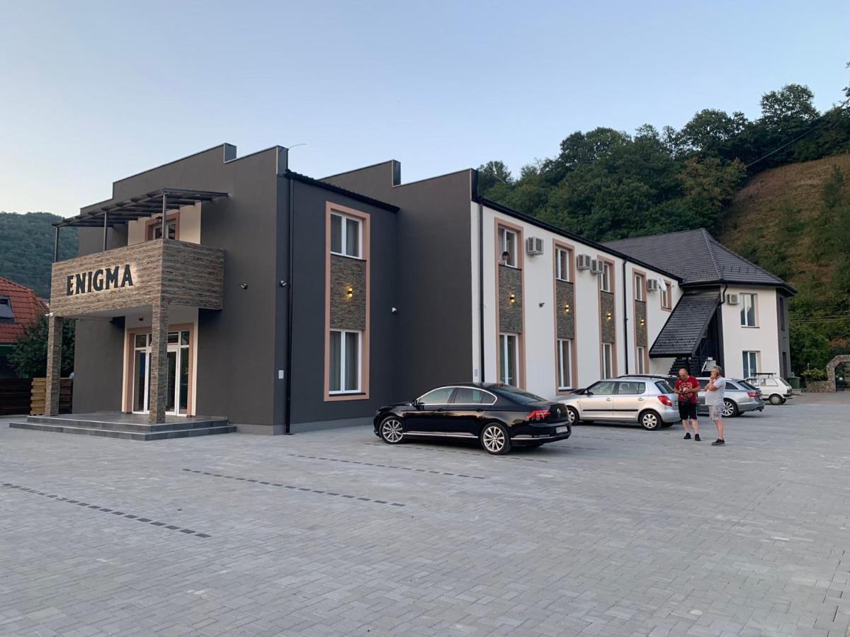 Sobe Enigma Hotel Баина Баща Екстериор снимка